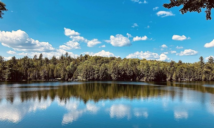 East Corinth Cabina | Quiet lakeside getaway in Central Maine - 5 minutes from town!