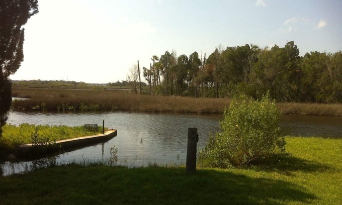 Crystal River Cabaña | Acogedor 2 BR Ozello Cottage