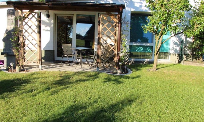 Lubben Casa | Un lugar tranquilo, 800 m² zona de césped, con estanque de peces