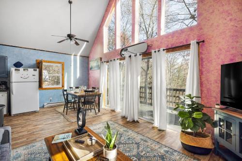 Mount Jackson Chalet De Esquí | Quiet Loft Chalet near Bryce w Hot Tub & Fire Pit
