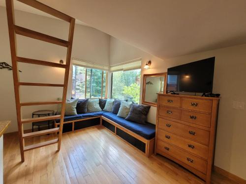 Telluride Casa | Quiet Lofted Studio at Tomboy Lodge