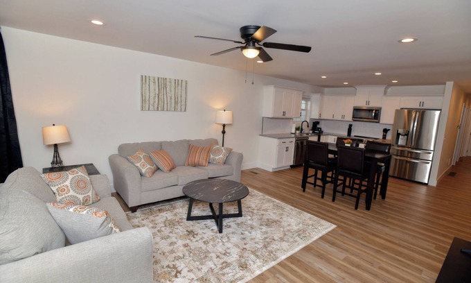 Berea Apartamento | Quiet, Luxury Home w/Garage - Minutes from The Pinnacles and I-75.