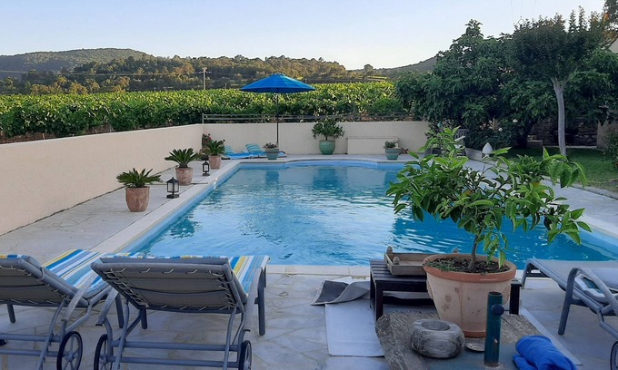La Mole Apartamento | Quiet Mazet in the heart of the vines. Swimming pool.