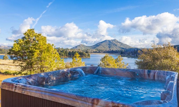 Julian Hotel | Quiet Mind Mountain Lodge, Retreat & Spa