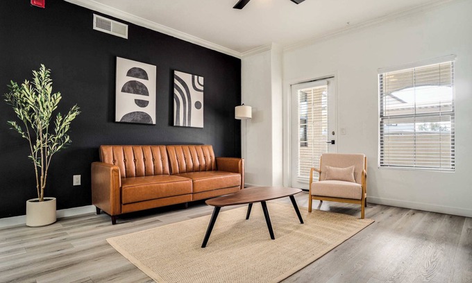 Chandler Apartamento | Quiet Modern 2BR Pickleball, Pool, Parking, Gym 03