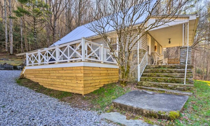 Frank Otro | Quiet Mountain Get Away. Lou-Ellen's Cabin is perfect in so many ways...
