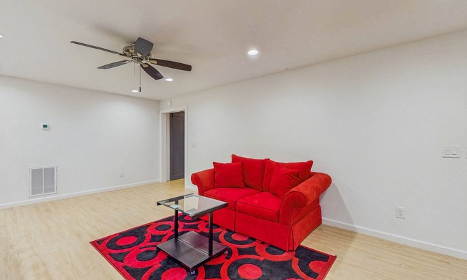 Franklin Apartamento | Quiet mountainside apartment with great views, central air and private W/D