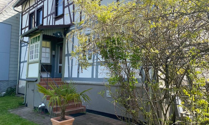 Harleshausen Apartamento | Apartamento tranquilo y natural de 34 m2 en casa con entramado de madera, Kassel-Harleshausen 2 PERSONAS