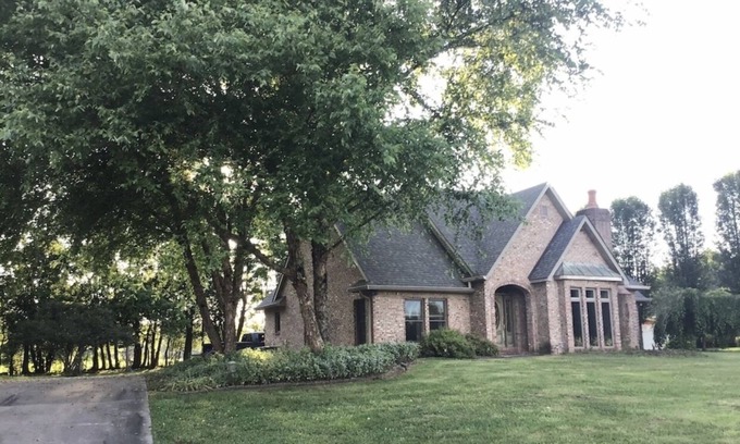 Winchester Casa | Quiet neighborhood minutes to parks, beaches, boat launch, shopping and dining.