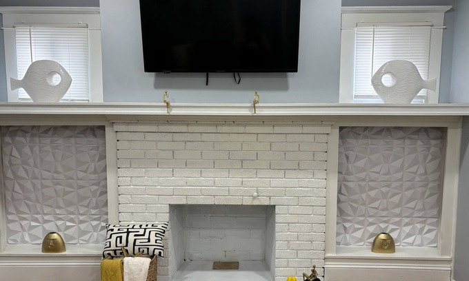 East Longmeadow Casa | Quiet Neighborhood-5BR near Big E, Mass Mutual, Six flags