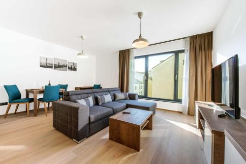 Andel Apartamento | Quiet & new apartment near city center with garage
