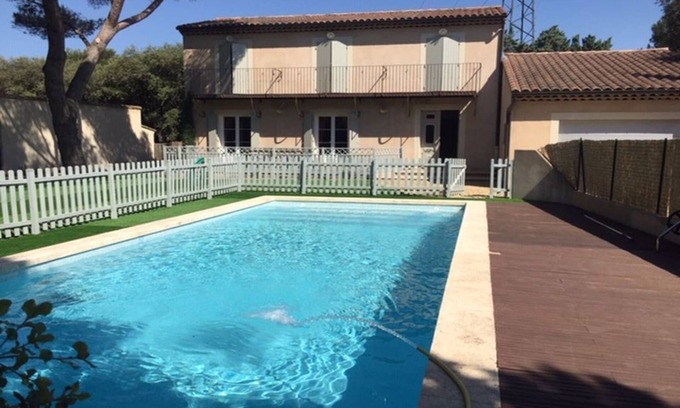 Pujaut Villa | Quiet, non-isolated pool villa