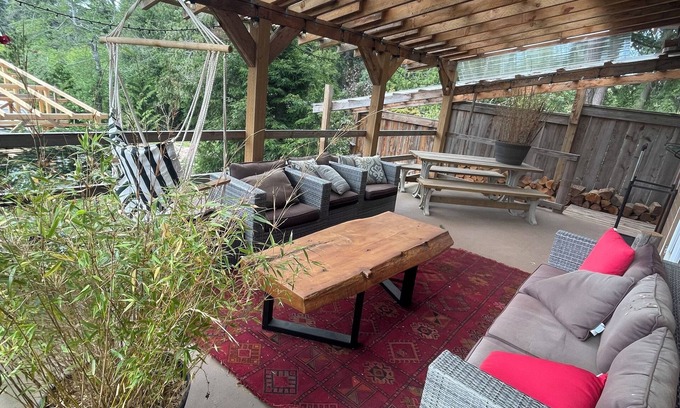 Regional District of Nanaimo Cabina | Quiet north nanaimo cabin steps to all amenities