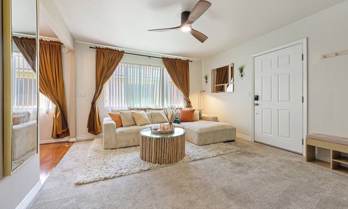 University Heights Condominio | Beautifully 2 bedroom/2 bathroom Condo in the heart of North Park.