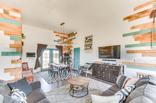 Landers Casa | Quiet Oasis with Hot Tub 21 Mi to Joshua Tree!