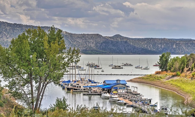 Pagosa Springs Cabina | Sereno Navajo Lake Cabin con vistas al lago!