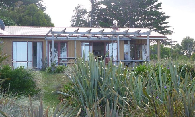Pakawau Casa | Quiet Pakawau beachfront home - beautiful views of Golden Bay and Farewell Spit.