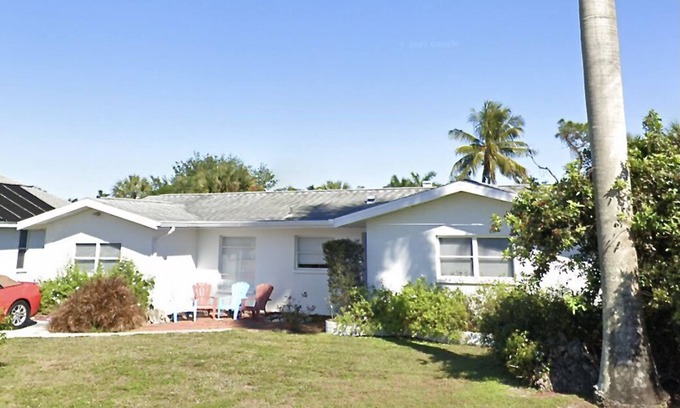Lochmoor Waterway Estates Casa | Quiet, Peaceful, Beachy Waterfront Home
