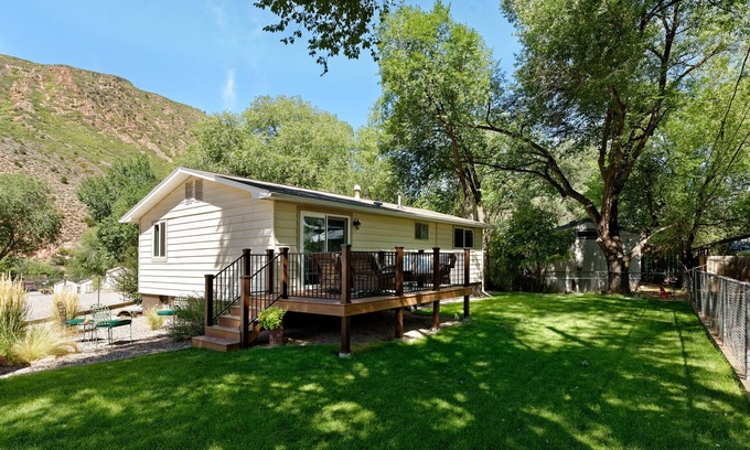 Glenwood Springs Casa | Tranquilo, admite mascotas, patio cerrado, senderos para bicicletas cerca,