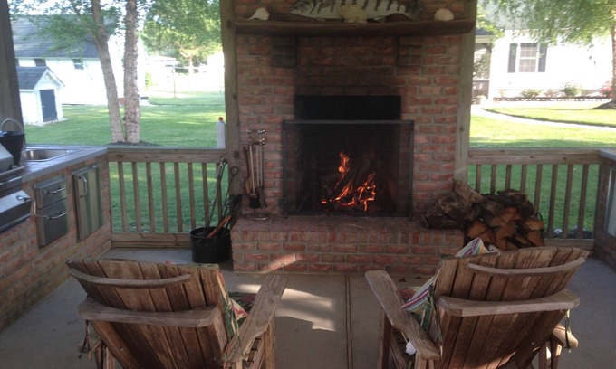 Temperanceville Cabina | QUIET, pet-friendly nature retreat with HOT TUB & without getting BIT!