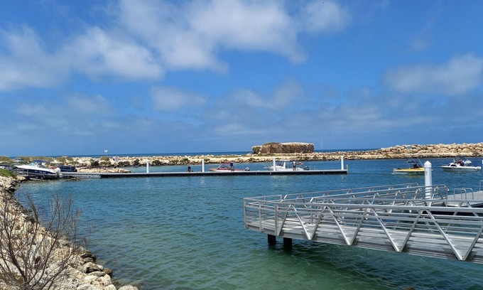 Two Rocks Casa | Quiet, Pet-Friendly Beach Retreat - 2 Minutes walk to the Beach.
