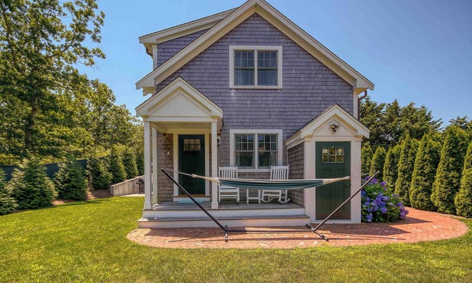 Edgartown Casa | Quiet, Pet Friendly, Close to Edgartown and Oak Bluffs Beaches - FIVE STARS