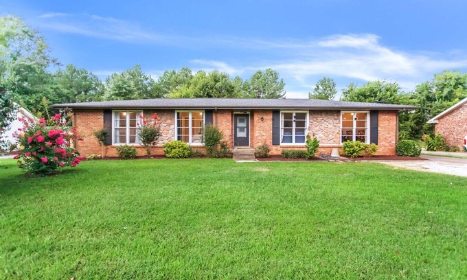 Franklin Casa | Quiet Pet-Friendly Spot Near It All!
