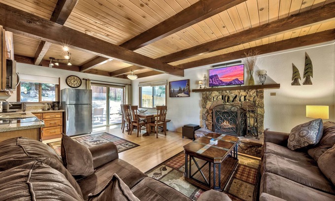 Pioneer Trail Chalet De Esquí | Quiet Pines Chalet - Remodel 3BR + Loft BBQ Games