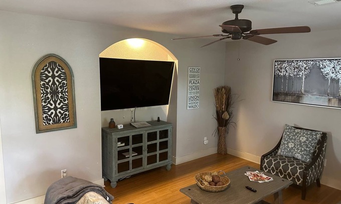 Plaza Westport Condominio | Quiet Plaza 2 Bed 2 Bath Unbeatable Location