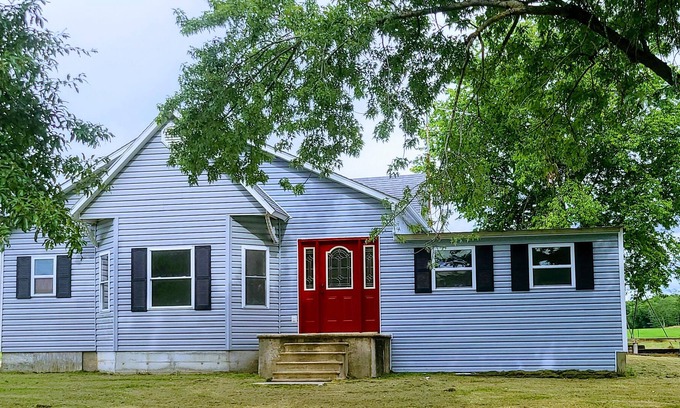 Higbee Otro | Quiet Porte Rouge Farm