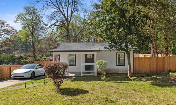 Sylvan Hills Casa | Quiet, Private, Convenient for Visiting Film Professionals