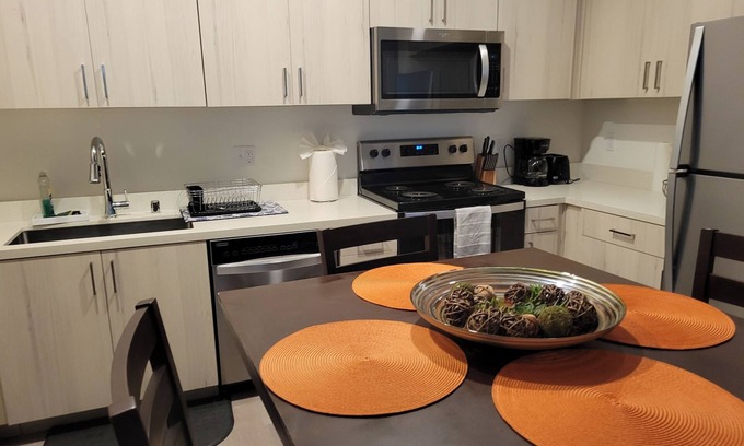 Brentwood Apartamento | Quiet Private one Bedroom One Bathroom