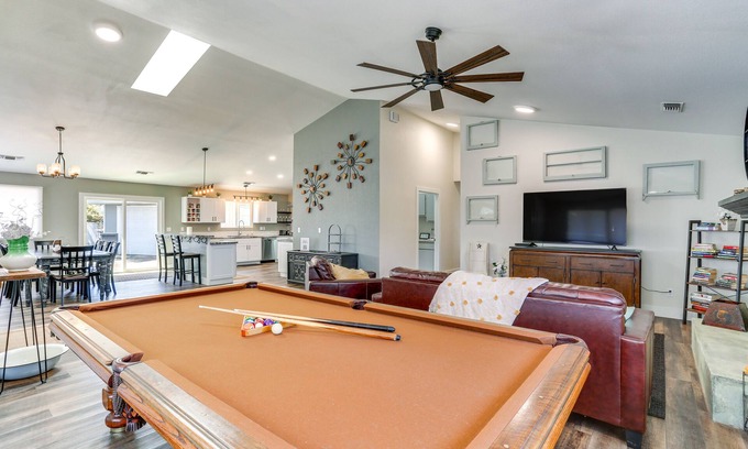 Redding Casa | Quiet Redding Getaway ~ 7 Mi to Downtown!