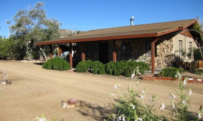 Yucca Valley Casa | Tranquilo y relajante casa de 2 1/2 acres en la cima de la colina que limita con la Reserva Natural