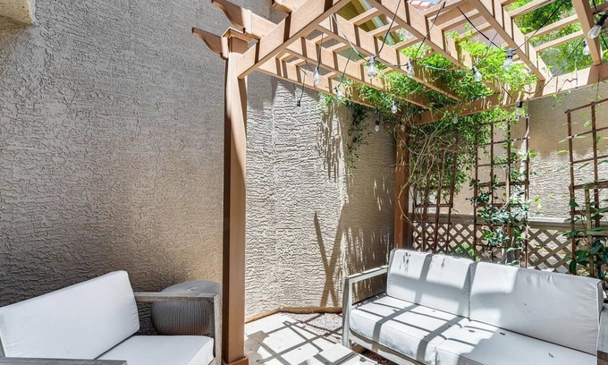 La Jolla Village Condominio | Quiet & Relaxing Townhouse