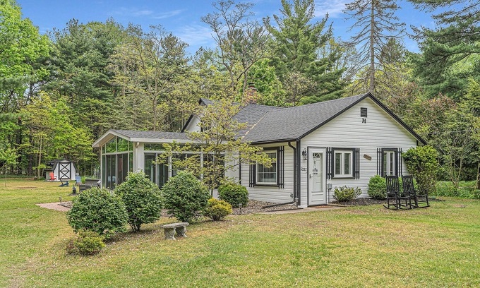 Shorewood-Tower Hills-Harbert Cabaña | Quiet remodeled cottage near downtown Sawyer - private deck, gas grill, firepit