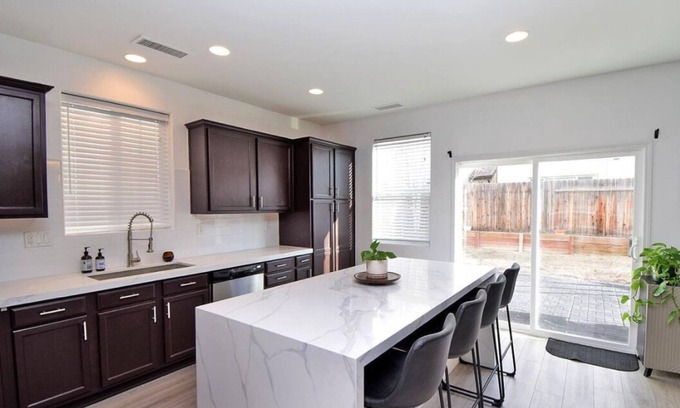 Reno Casa | Quiet, residential South Reno rental- 3 minutes to Cyan Park, 20 to Mt Rose
