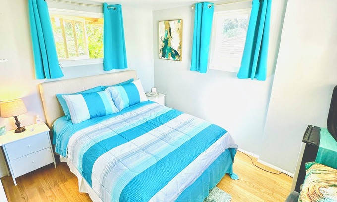 Lower Riviera Cabaña | Quiet Room in American Riviera Cottage, with Ocean View in charming older home