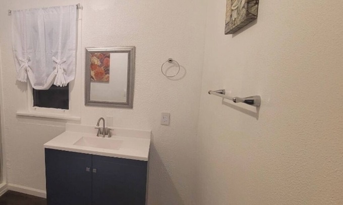 Rochester Casa | Quiet Room with Private Bathroom Near Hospitals