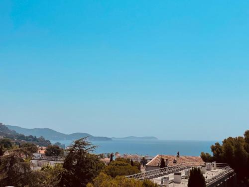 Le Mourillon Apartamento | Quiet, sea view terrace, parking, air conditioning, beach, x6