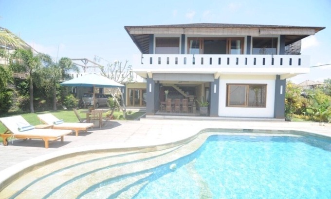 Kampial Villa | Villa tranquila en la cima de una colina con impresionantes vistas