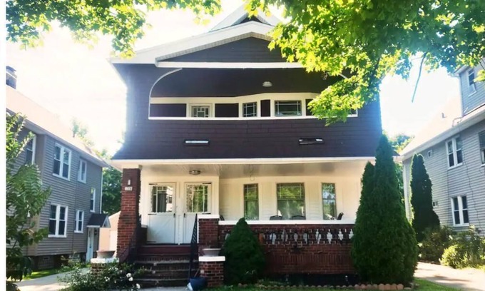 Cleveland Casa | Quiet second floor townhouse