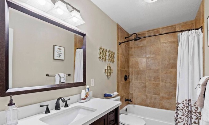 Northside Casa | Quiet Southside Retreat