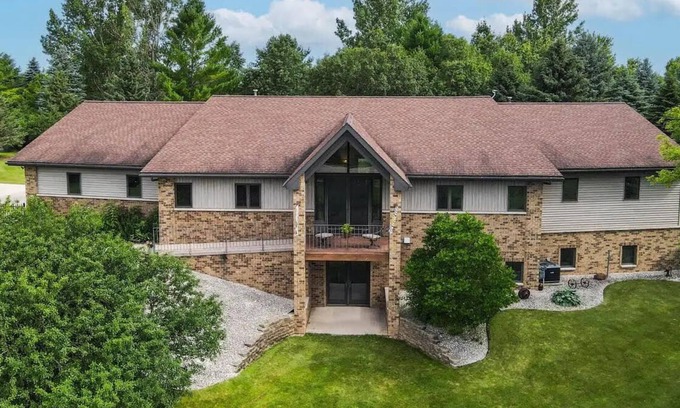 Hilbert Casa | Spacious 5-Bedroom Retreat House In Chilton, WI!