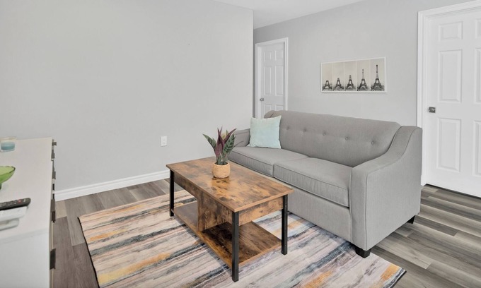 Irondale Casa | Quiet Spacious Gorgeous Lakefront Cottage!