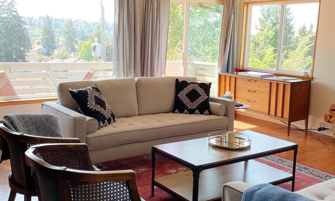 Highland Park Casa | Quiet & Spacious Mid-Century Modern Retreat in West Seattle. Pet friendly!