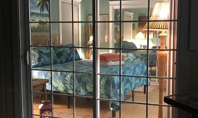 Carpenter Canyon Cabaña | Quiet, Stand-alone Country Granny Cottage near the Village,