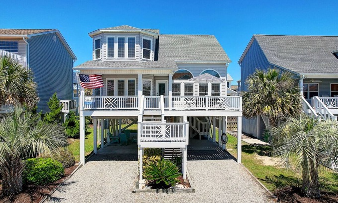 Ocean Isle Beach Casa | Quiet Street w/ pool and direct beach access
