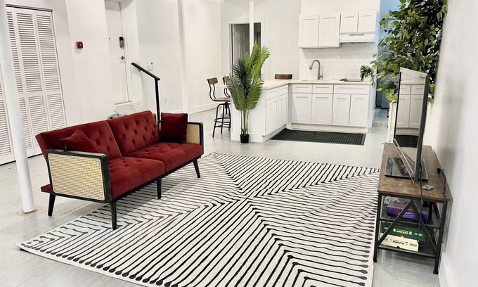 Bedford Park Casa | Quiet studio, 20 minute direct train ride to midtown Manhattan