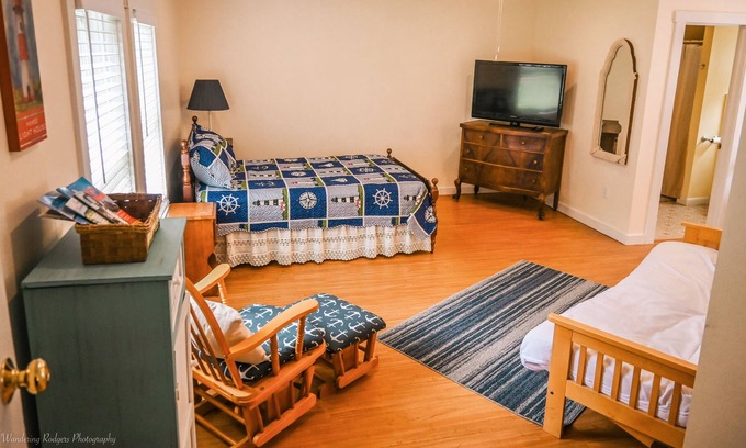 Rockport Apartamento | Quiet Studio close to all that Coastal Maine has to offer!